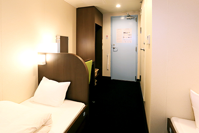 福岡~大阪 2便ファースト洋室