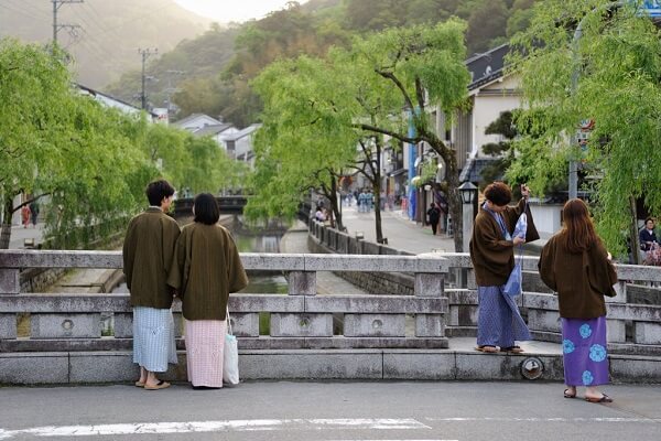【大阪発】城崎温泉行き往復バス＋温泉街散策パス(ロープウェイ往復券など含む)