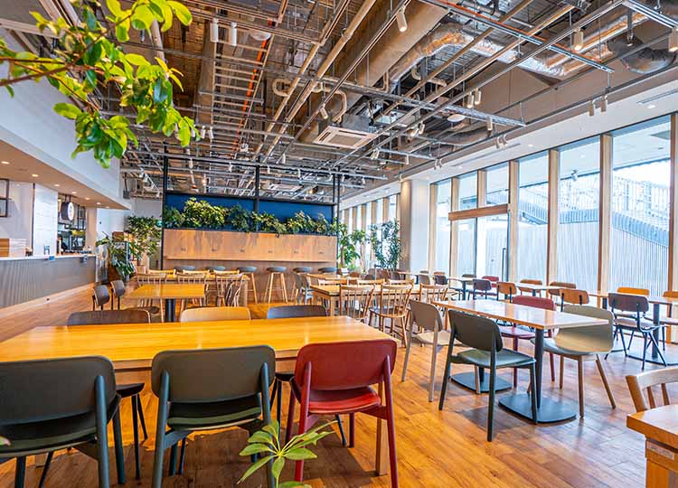 ランチ・ディナーは「角川食堂」「サクラダイナー」にて提供
