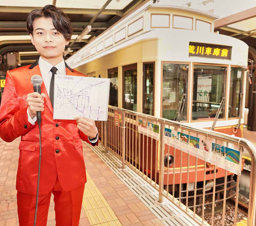 イベント当日、二見さんは走る都電荒川線車両内でデッサンを披露する予定／撮影：横田敏行