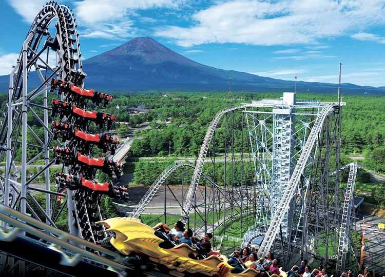 そらまひ初のバスツアーは「富士急ハイランド」