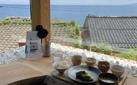 オシャレな島カフェで一休み♪
