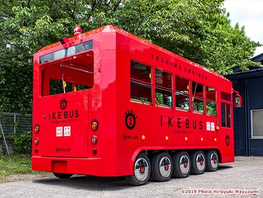 IKEBUSの車両外観3 後方より