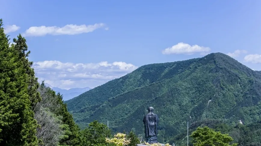花廣拯院の山々