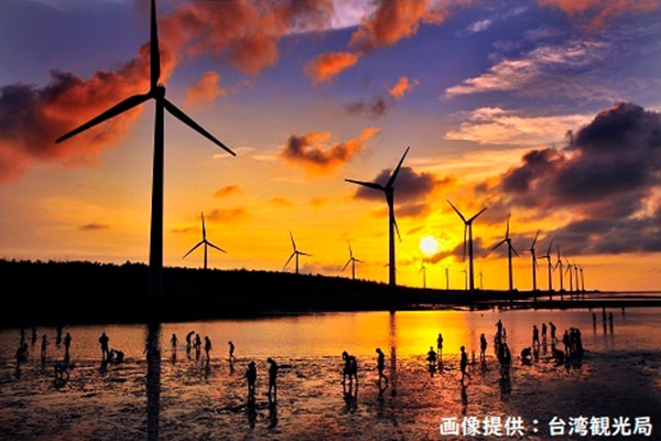 「高美湿地」はベストタイムの夕暮れに！虹村「彩虹眷村」と「大甲鎮瀾宮」へ